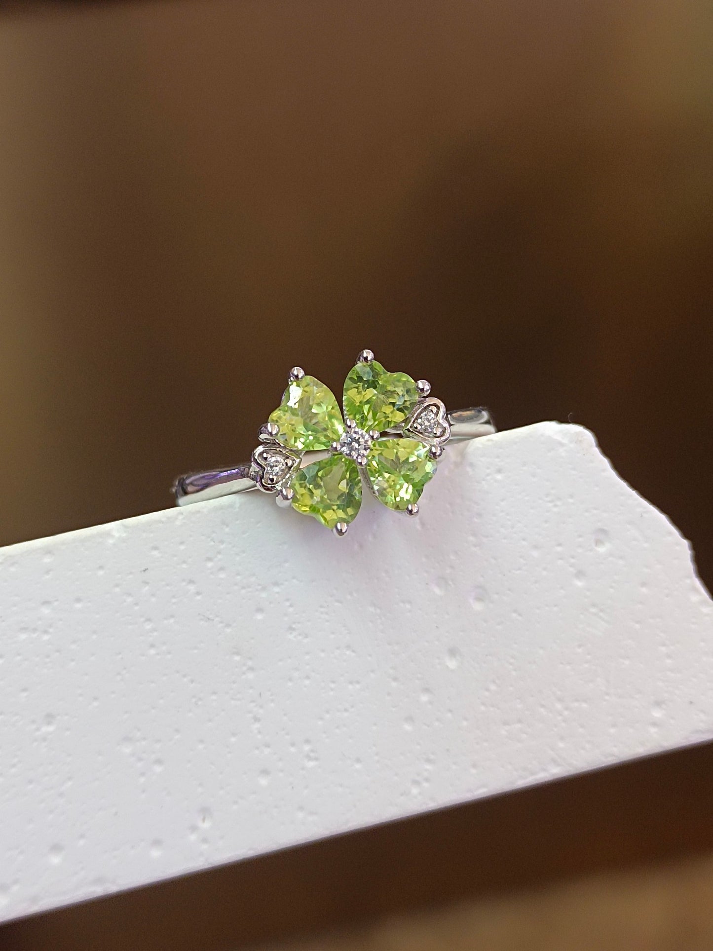 Fiery Peridot Four-Leaf Clover Ring - A Symbol of Luck and Beauty