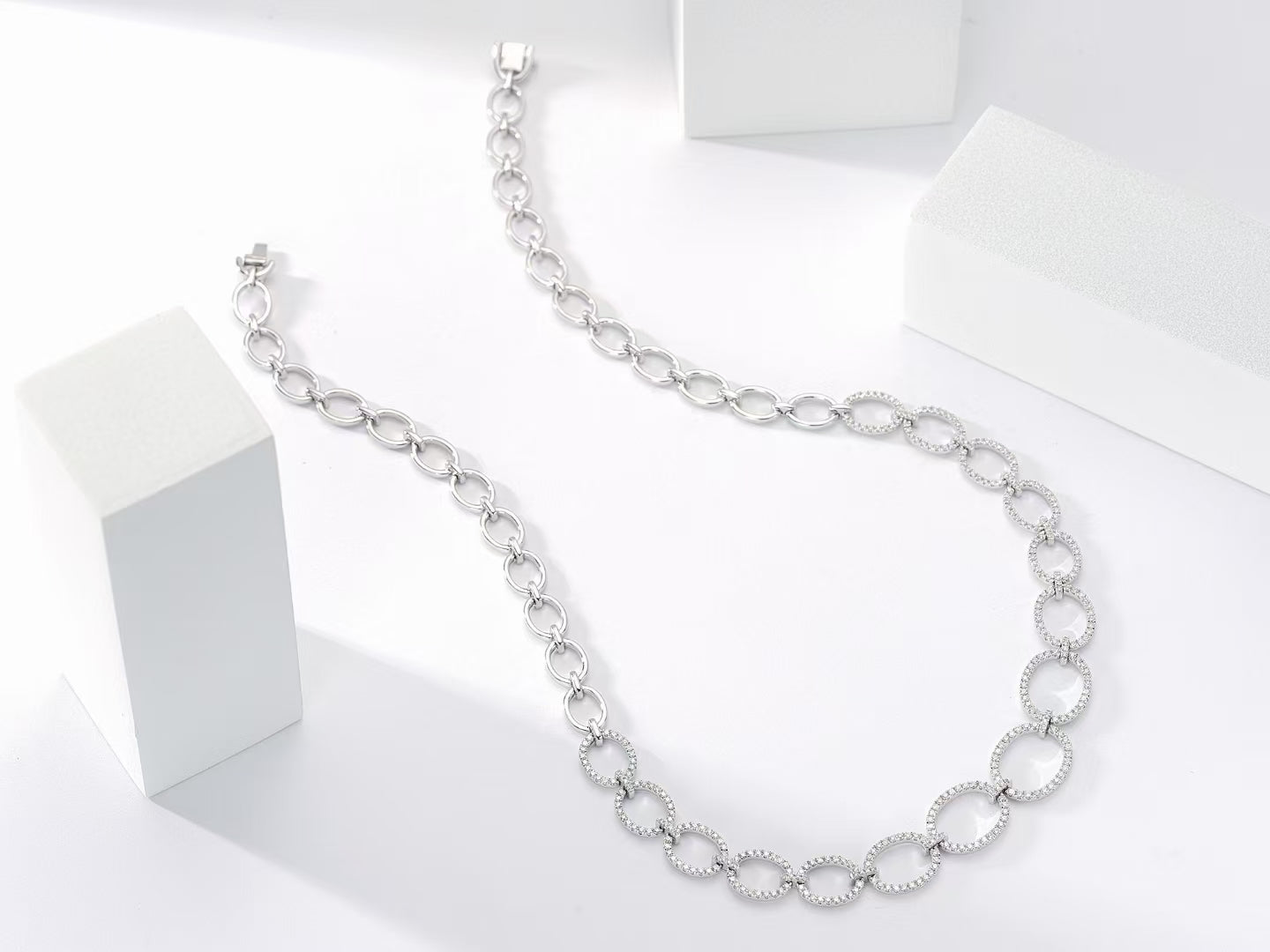 Diamond Interlocking Chain Necklace - Luxurious Jewelry Piece - White Diamond Necklace
