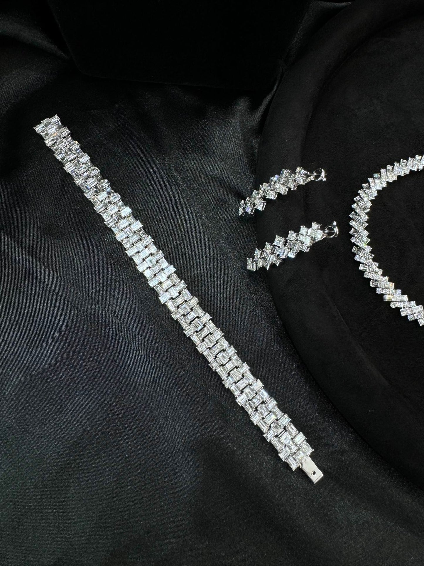 Discover Unique & Trendy Jewelry Pieces for Every Occasion - White Diamond Set System