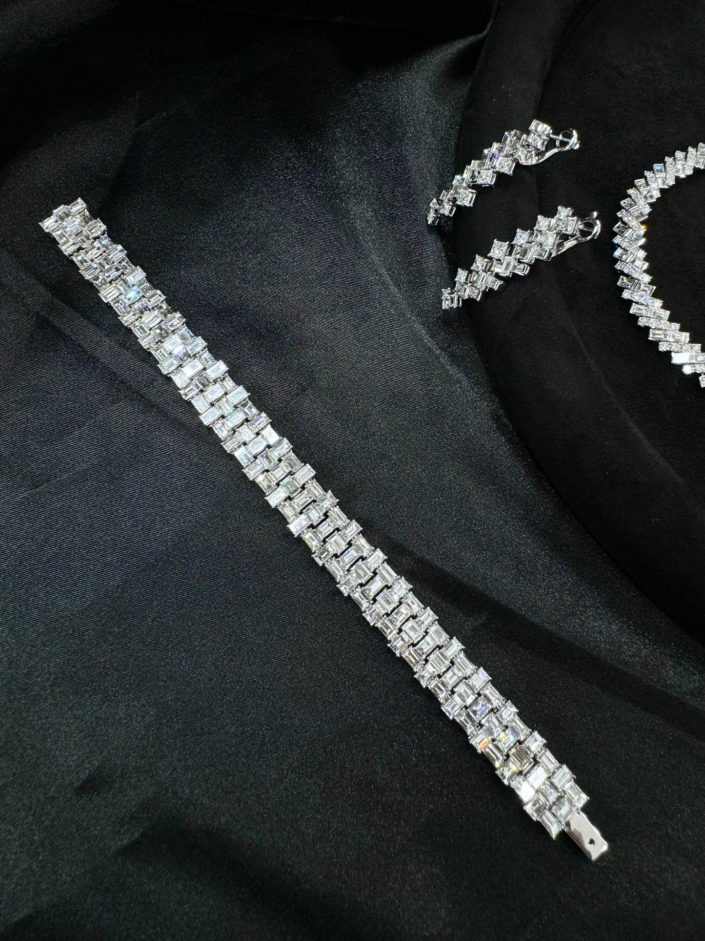 Discover Unique & Trendy Jewelry Pieces for Every Occasion - White Diamond Set System