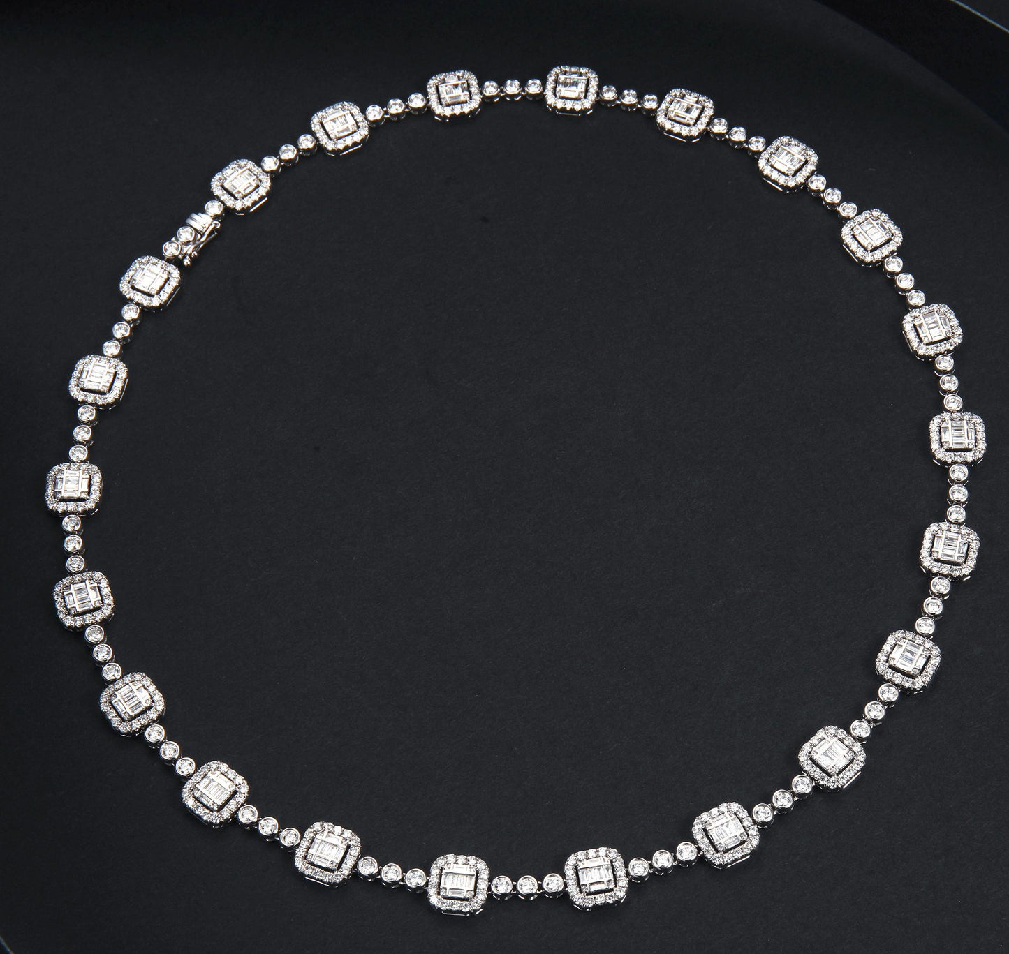 Elegant Diamond Pendant Necklace - Luxury Jewelry Collection - White Diamond Set System