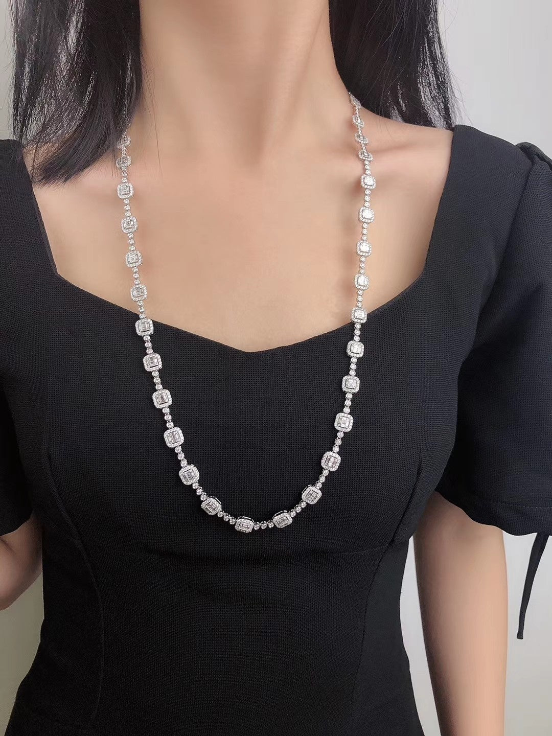 Elegant Diamond Pendant Necklace - Luxury Jewelry Collection - White Diamond Set System