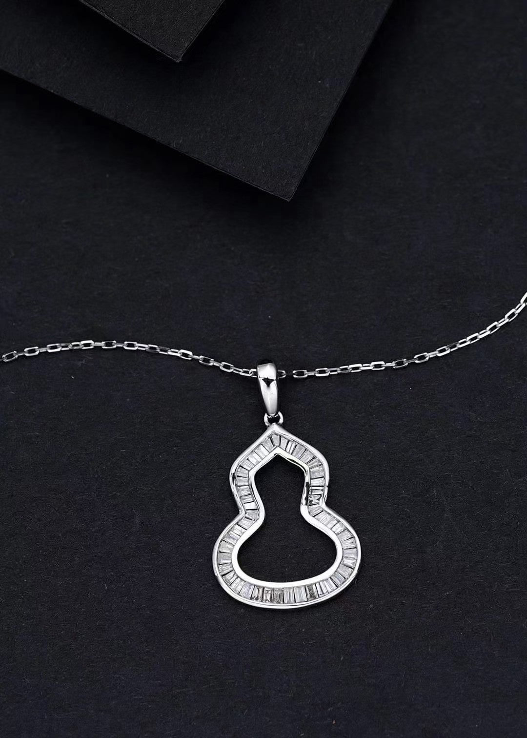 Elegant Gourd Pendant Jewelry - A Unique Gemstone Treasure - White Diamond Pendant