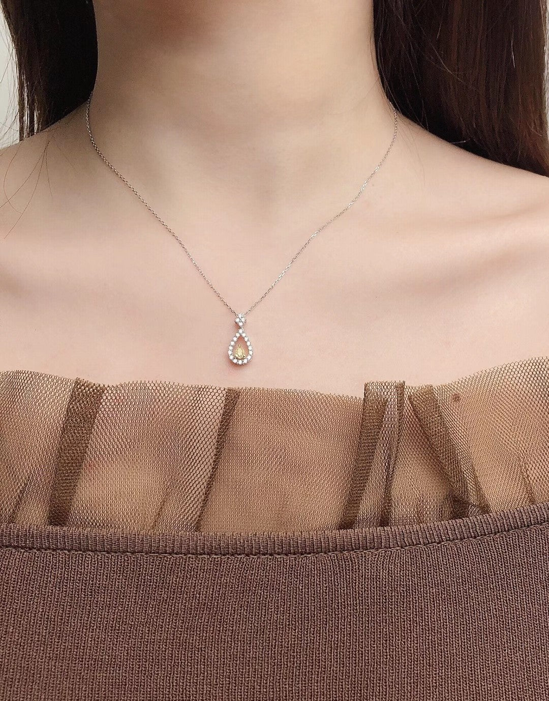Exquisite Diamond-Encrusted Pendant - Sparkling Waterdrop Jewelry - Yellow Diamond Pendant