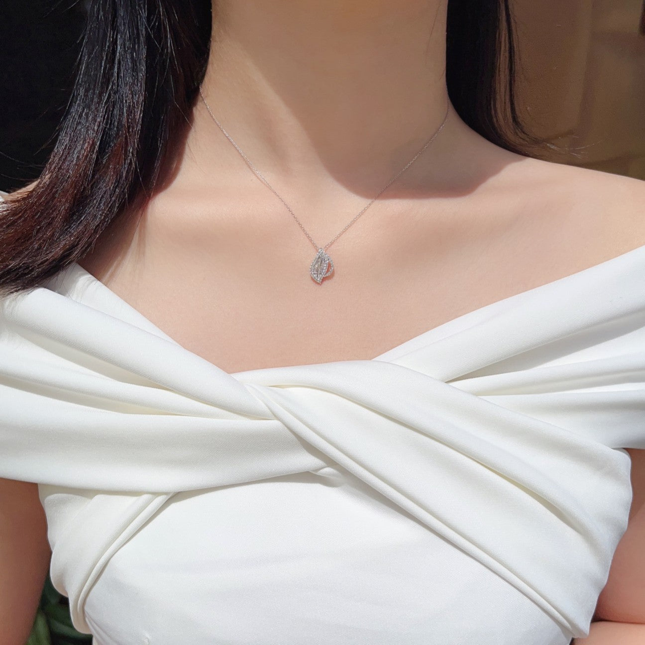 Exquisite Short Leaf Pendant Jewelry - A Sparkling Gemstone Choice - White Diamond Pendant