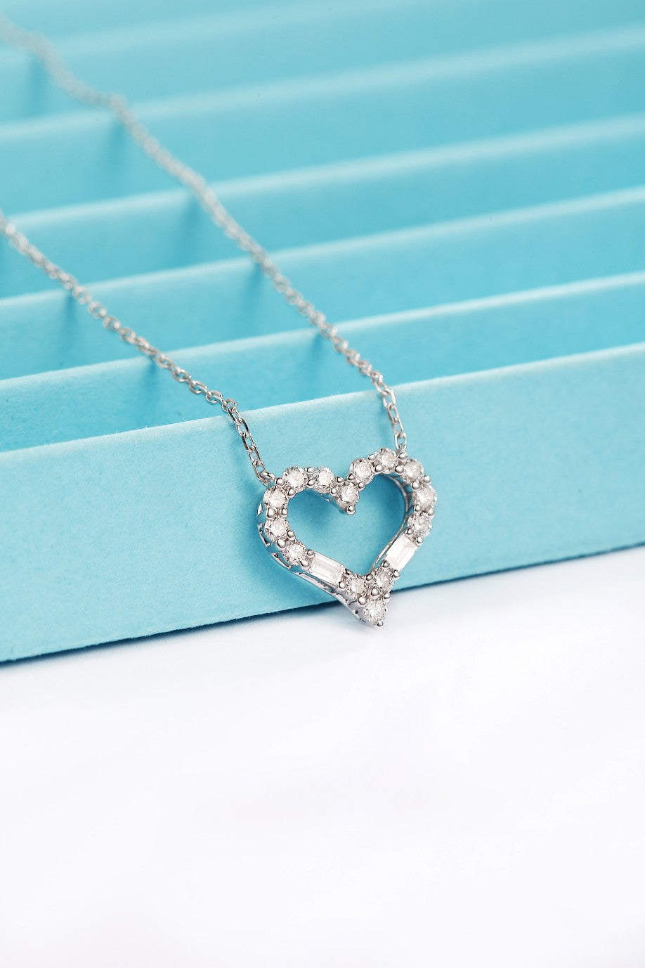 Heart-Shaped T-Circle Pendant Jewelry - White Diamond Pendant