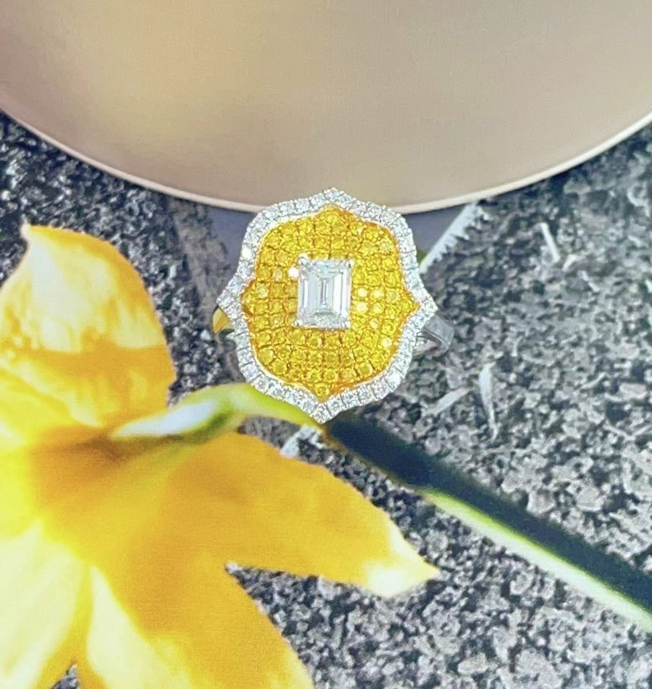 Luxurious Yellow Diamond and Emerald Small Ring - Fine Jewelry Collection - Yellow Diamond Ring