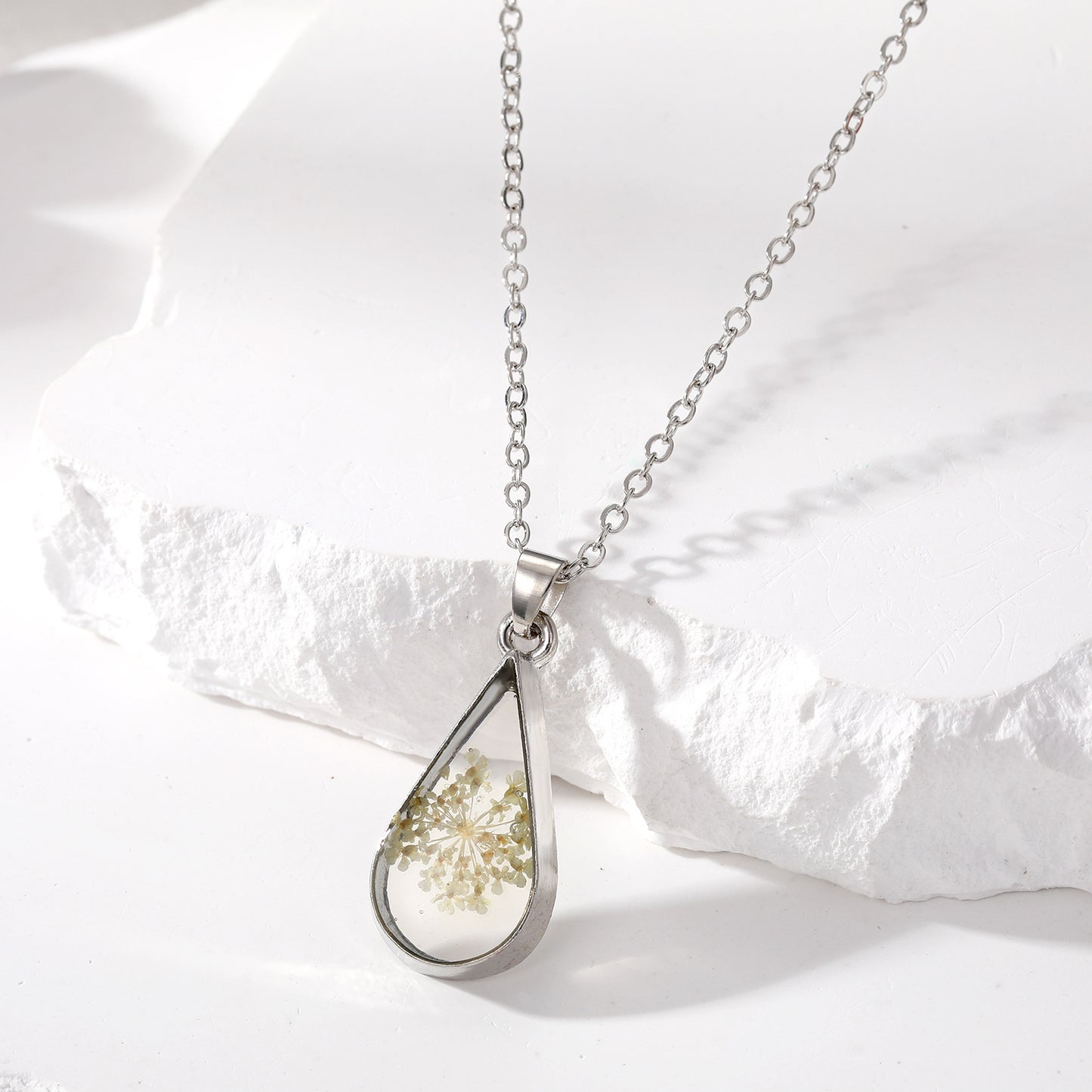 Original European And American-style Waterdrop-Shaped Dried Flower Babys Breath Bouquet Necklace And Earrings