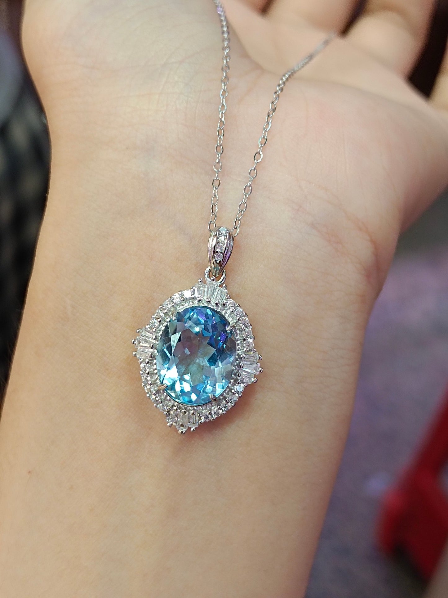Exquisite Natural Topaz Pendant - Elegant Jewelry for Every Occasion