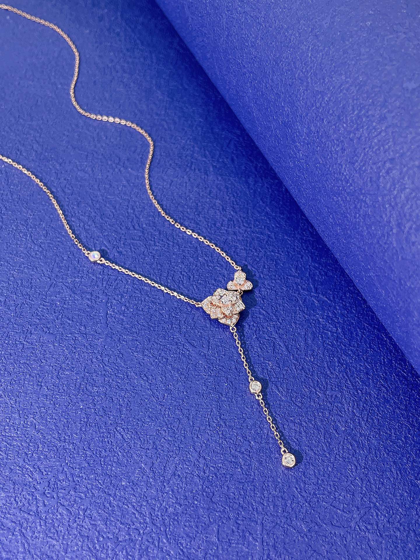 18K Diamond Bubble Pendant Necklace with Flowing Tassel Design - White Diamond Necklace