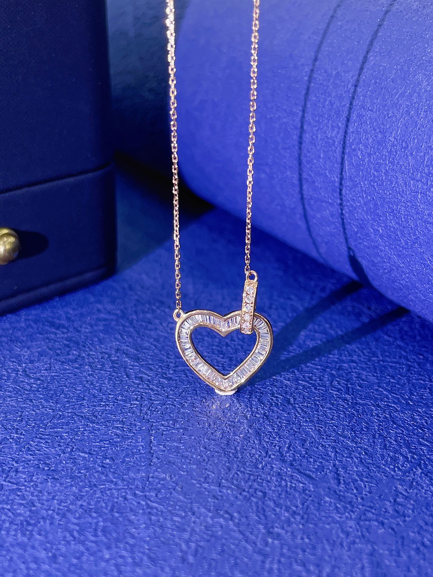 18K Diamond Double Heart Pendant Necklace - Elegant Jewelry Choice - White Diamond Necklace