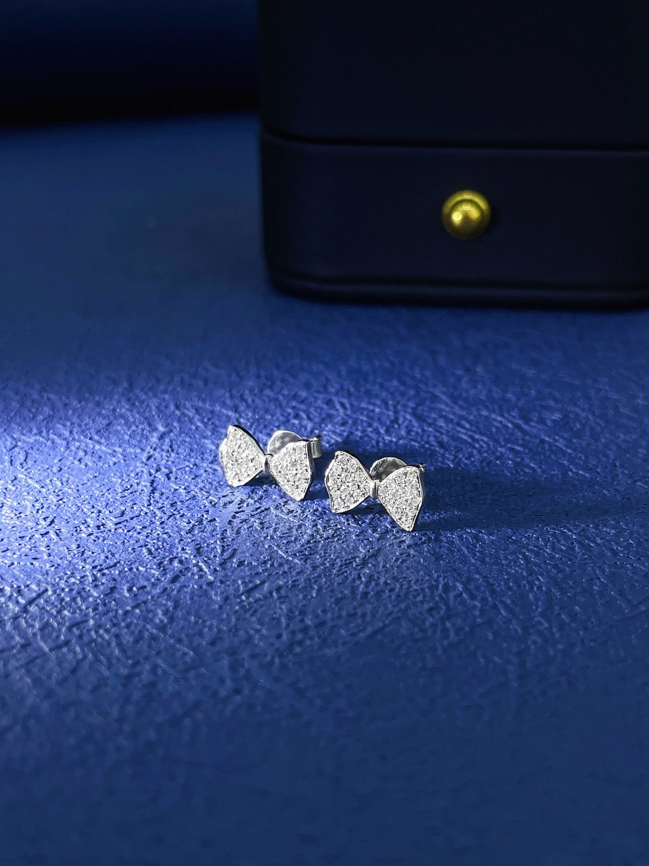 18K Diamond-Embedded Tiny Bowknot Earrings - Jeweler.Jewelry