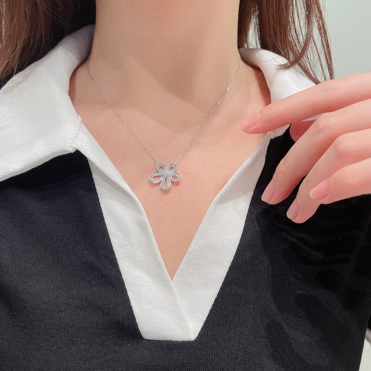 18K Diamond Five-Petal Flower Necklace - Exquisite Jewelry - White Diamond Necklace