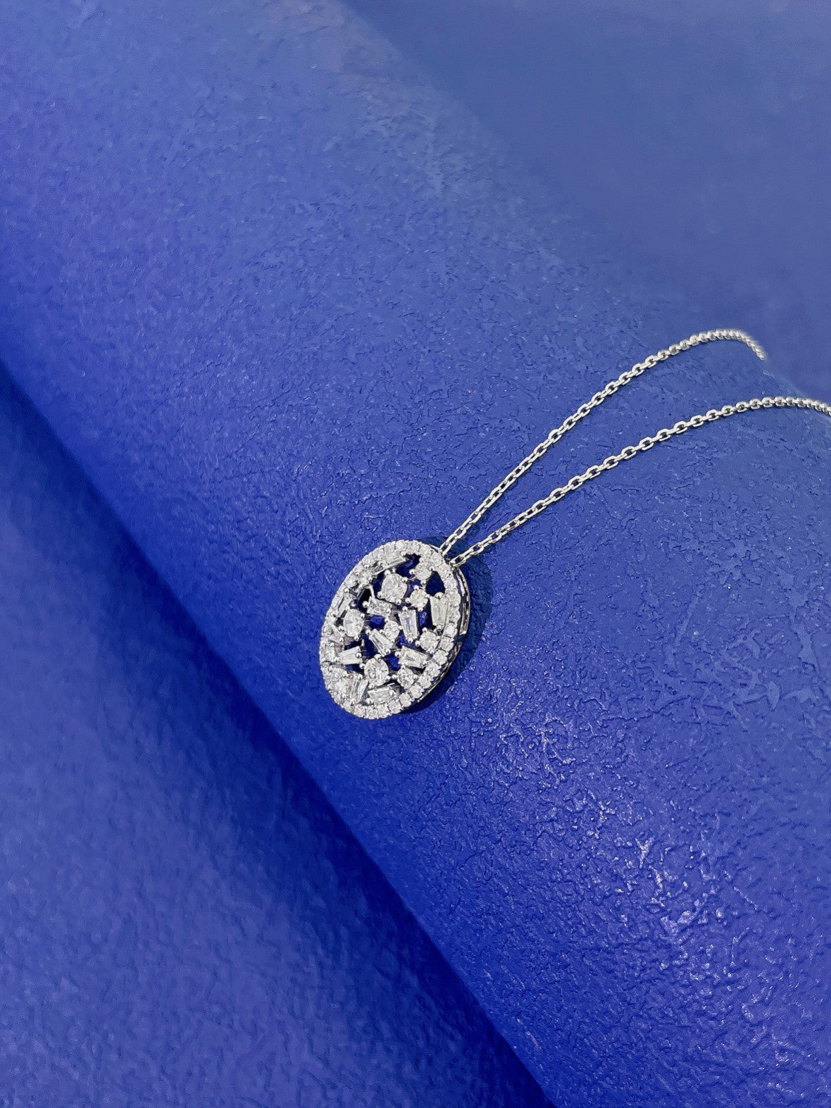 18K Diamond Hollow Elliptical Pendant Necklace - Exquisite Jewelry - White Diamond Necklace