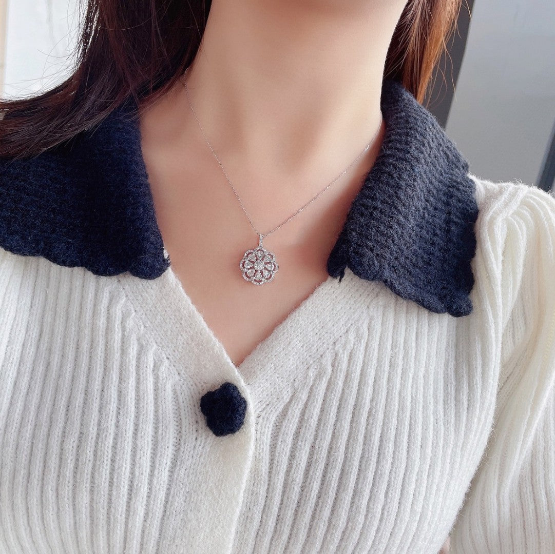18k Diamond Hollow Flower Circle Necklace - Elegant Jewelry Piece - White Diamond Necklace