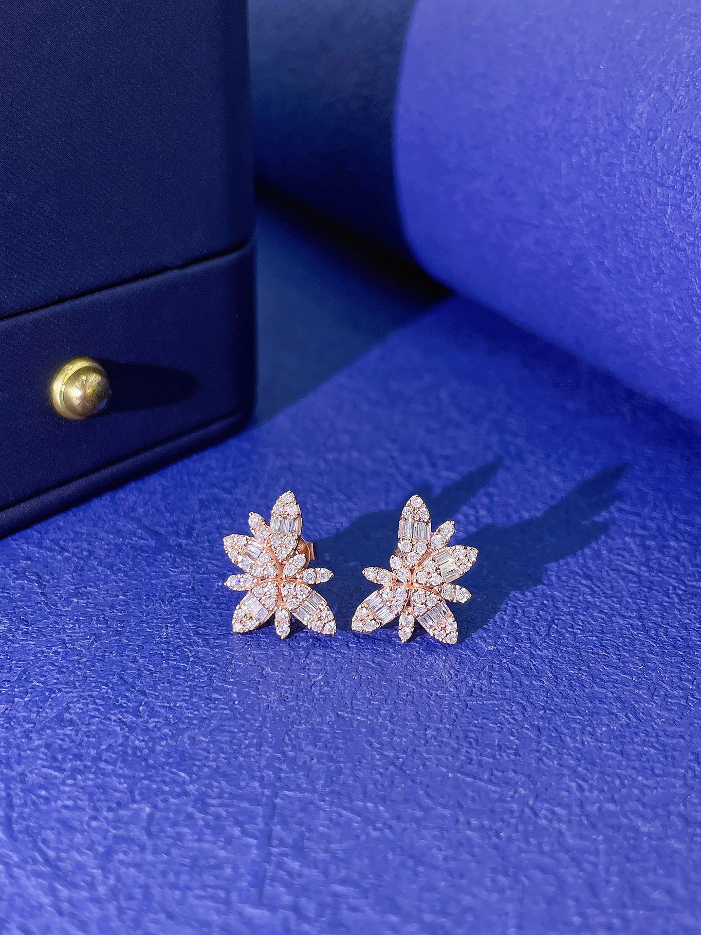 18K Diamond Leaf Earrings - ED058 | Premium Jewelry Collection - Jeweler.Jewelry