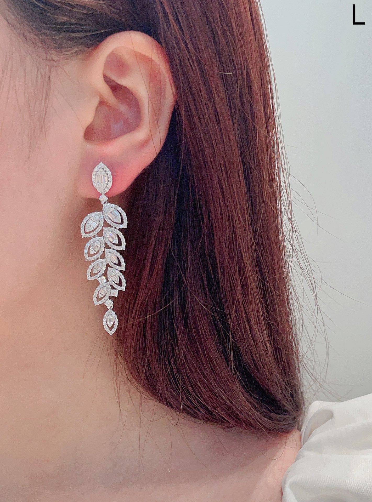 18K Diamond Leaf Earrings - Exquisite Jewelry Piece Jeweler.Jewelry