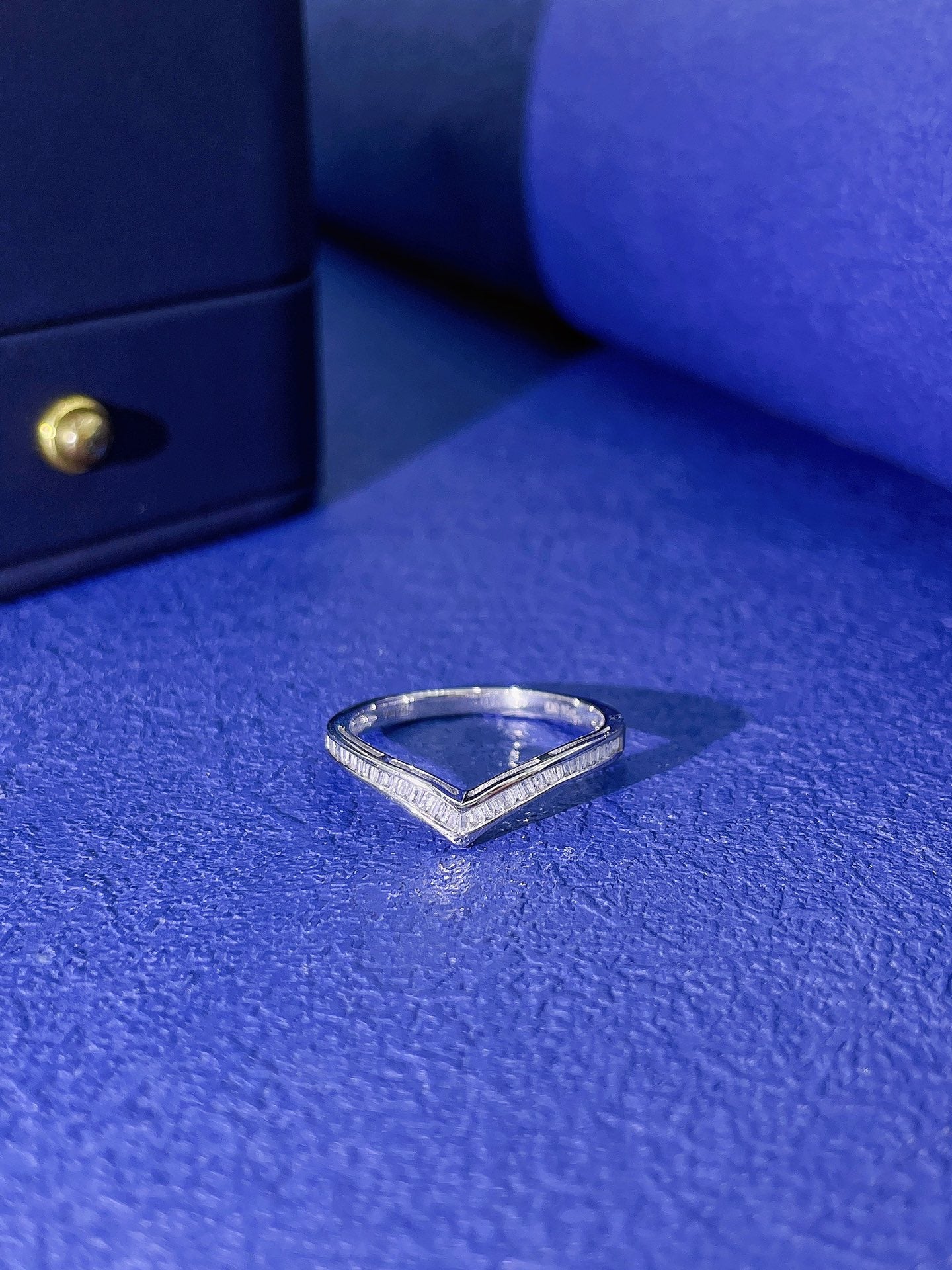 18K Diamond Ring - Exquisite Jewelry Piece - White Diamond Ring