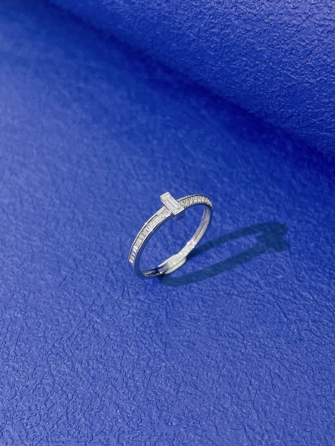 18K Diamond Ring - Luxurious Jewelry Piece for Every Occasion - White Diamond Ring
