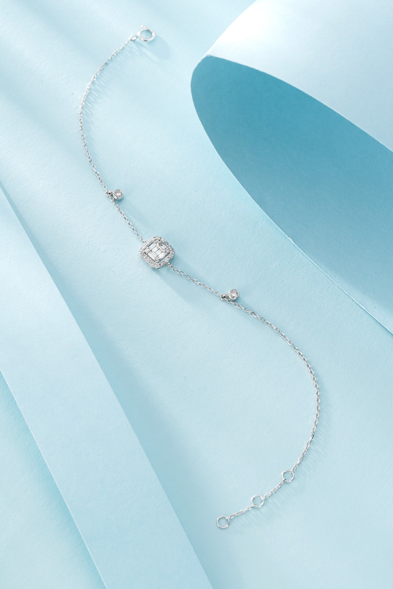 18K Diamond Square Bracelet - Luxurious Jewelry Piece - White Diamond Bracelet