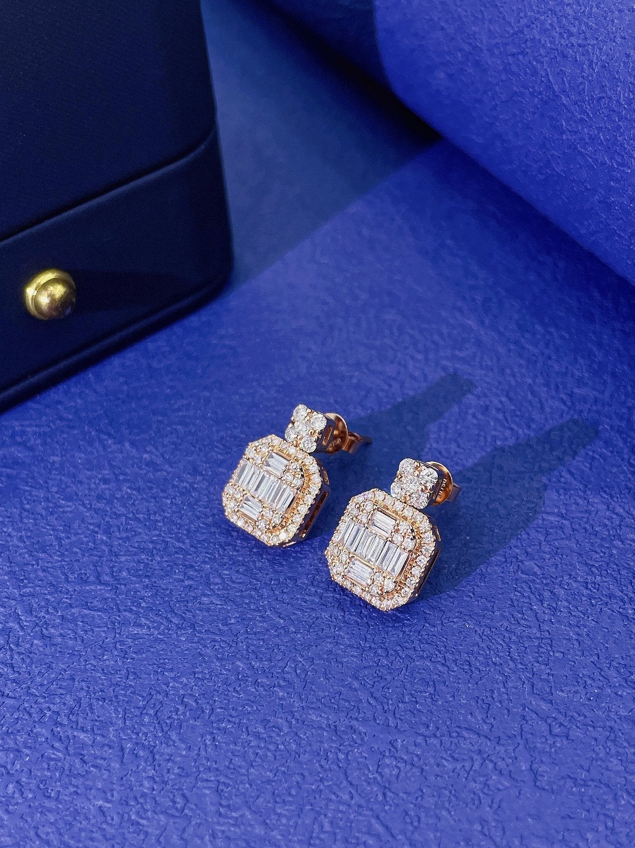 18K Diamond Square Stud Earrings – Luxurious Jewelry Piece - Jeweler.Jewelry