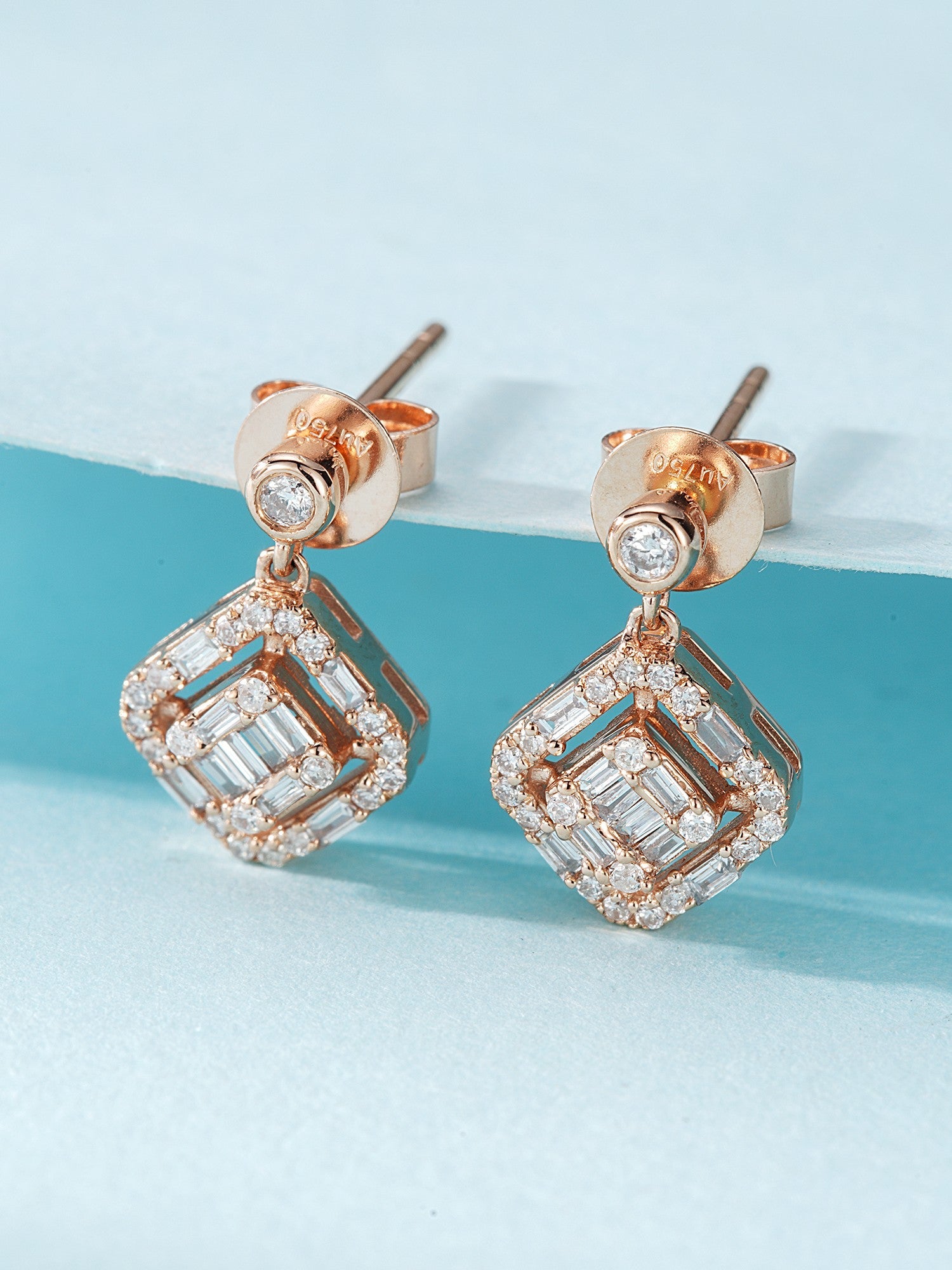 18K Diamond Square Stud Earrings - Luxury Jewelry - Jeweler.Jewelry