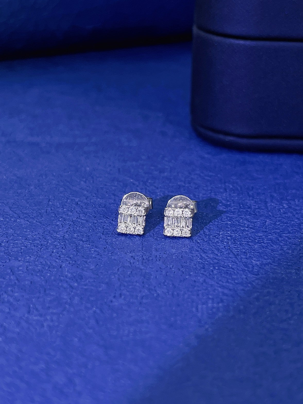 18K Diamond Square Stud Earrings - Jeweler.Jewelry