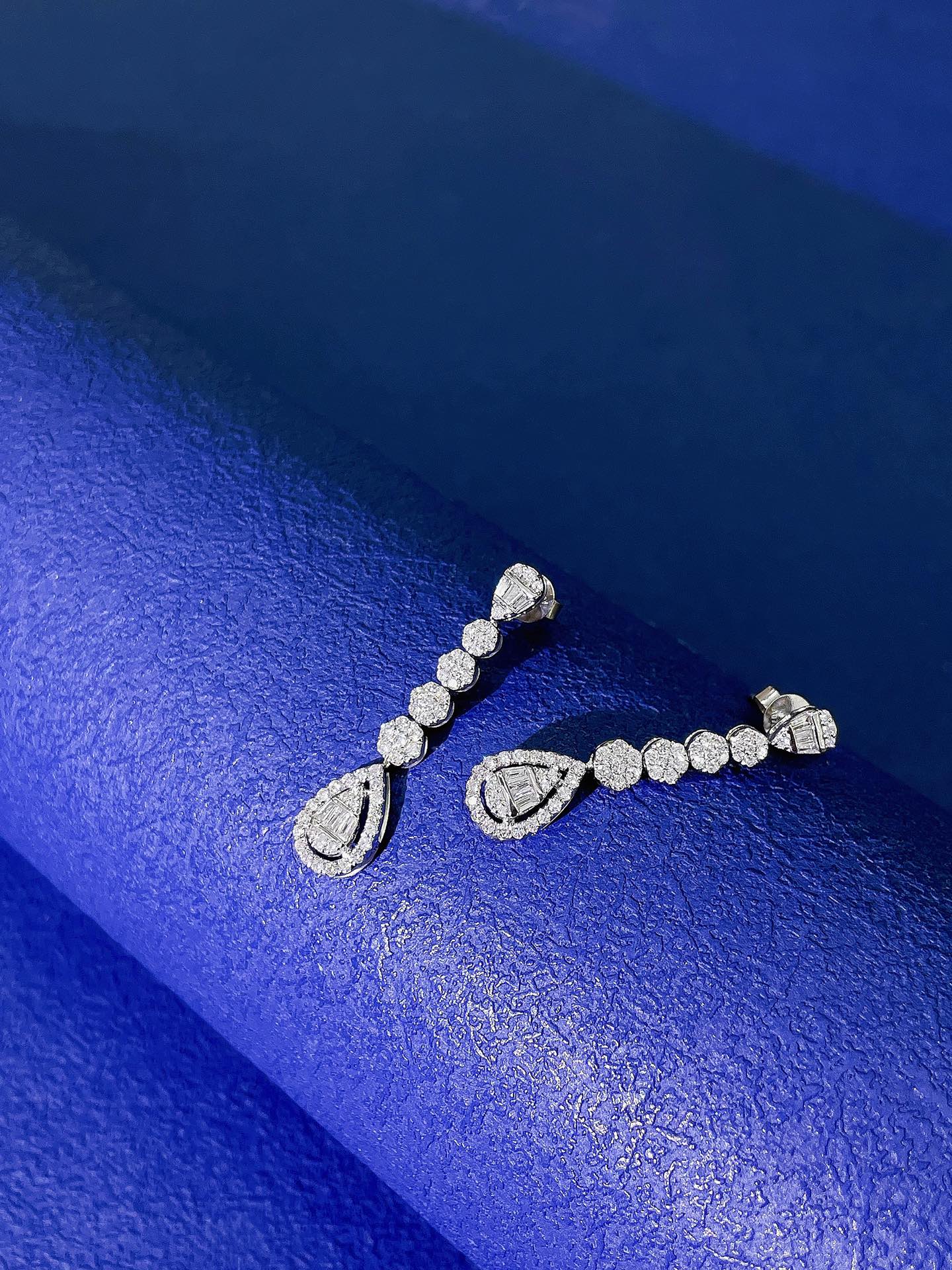 18K Diamond Teardrop Earrings – Luxurious Jewelry Piece Jeweler.Jewelry
