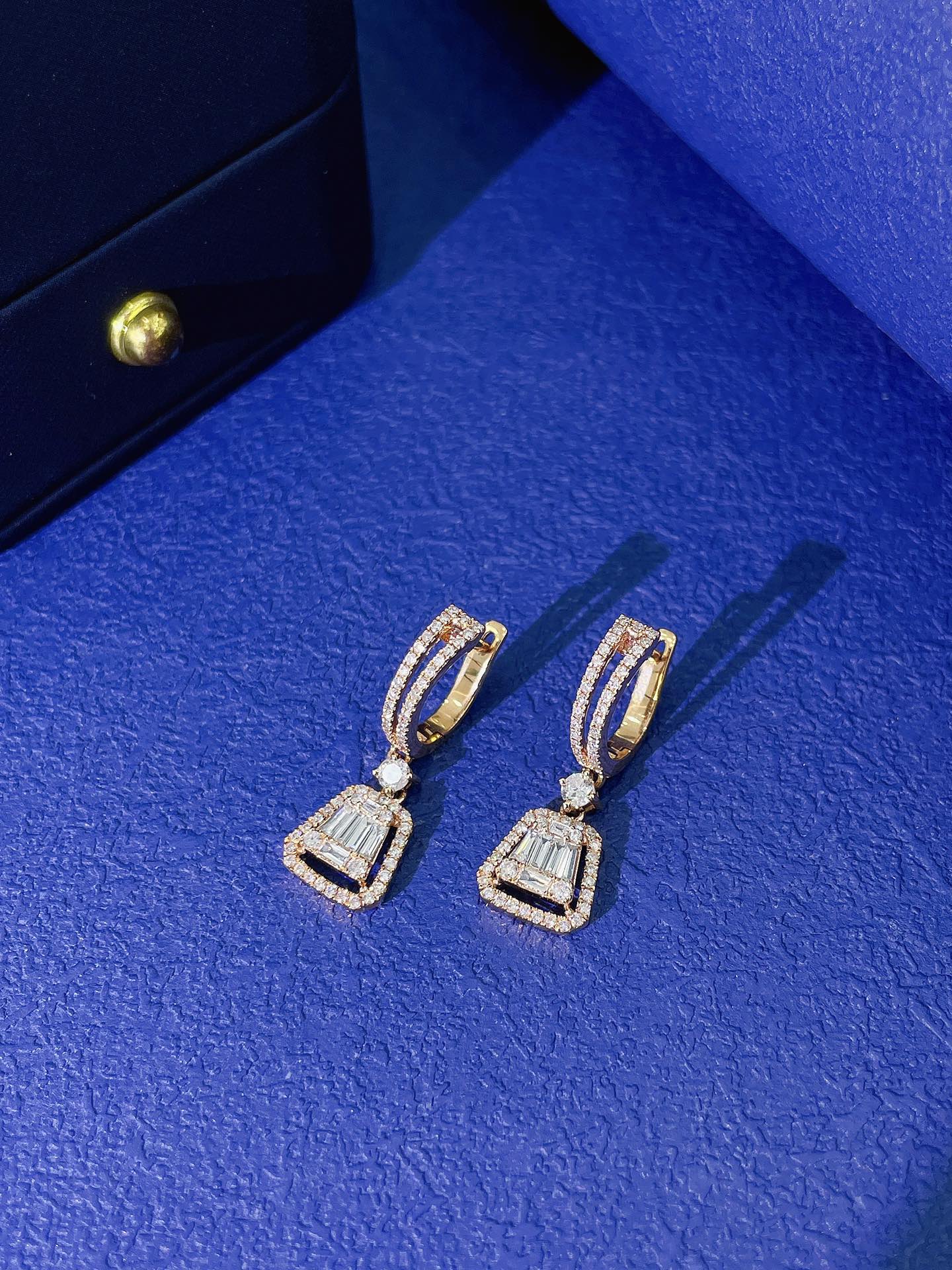 18K Diamond Trapezoid Earrings - Luxury Jewelry Piece Jeweler.Jewelry