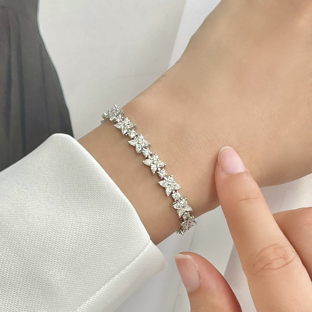 18K Diamond Unique Four-Leaf Clover Bracelet - Luxurious Jewelry Piece - White Diamond Bracelet