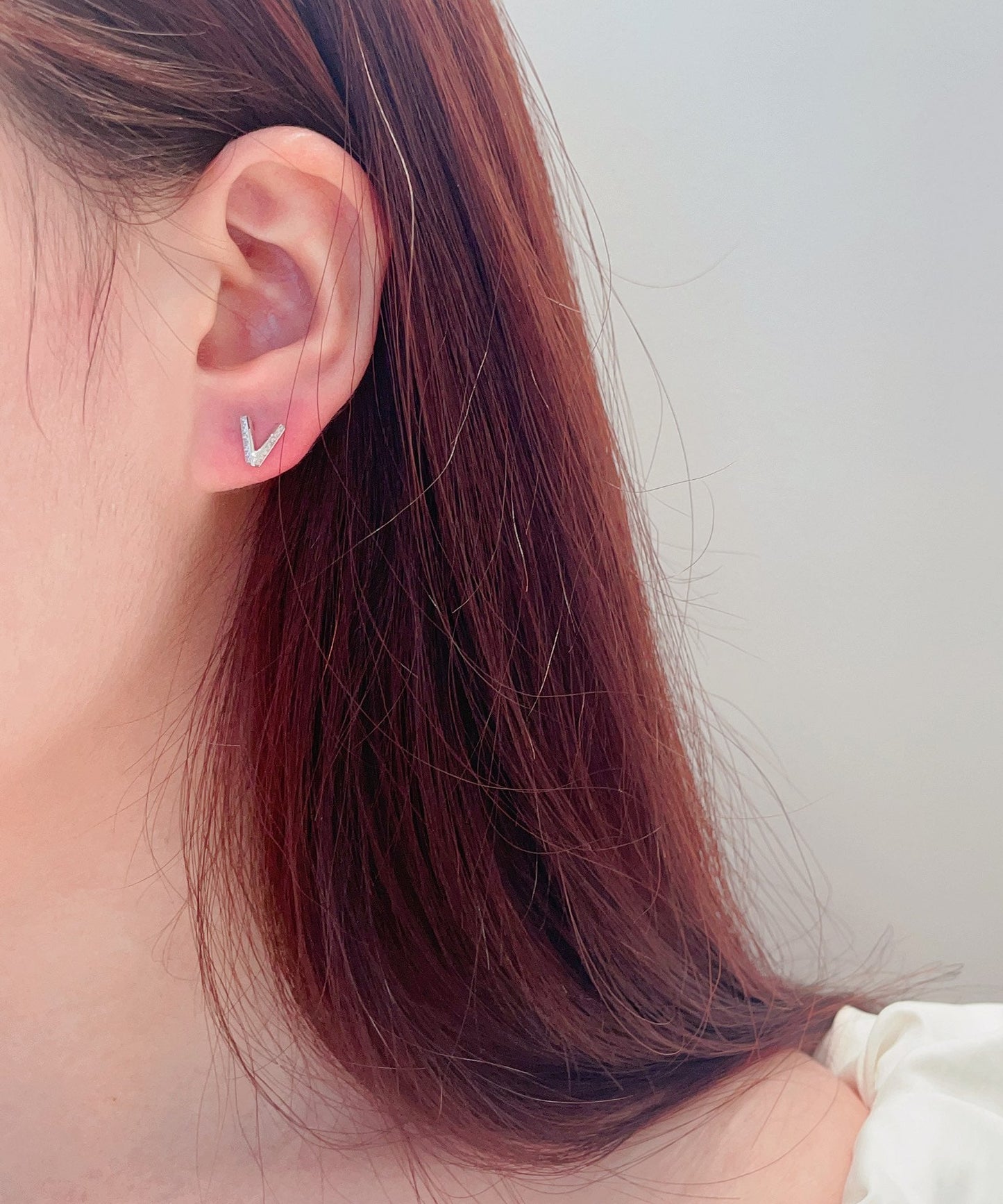 18K Diamond V-Shaped Small Earrings - Luxury Jewelry - Jeweler.Jewelry