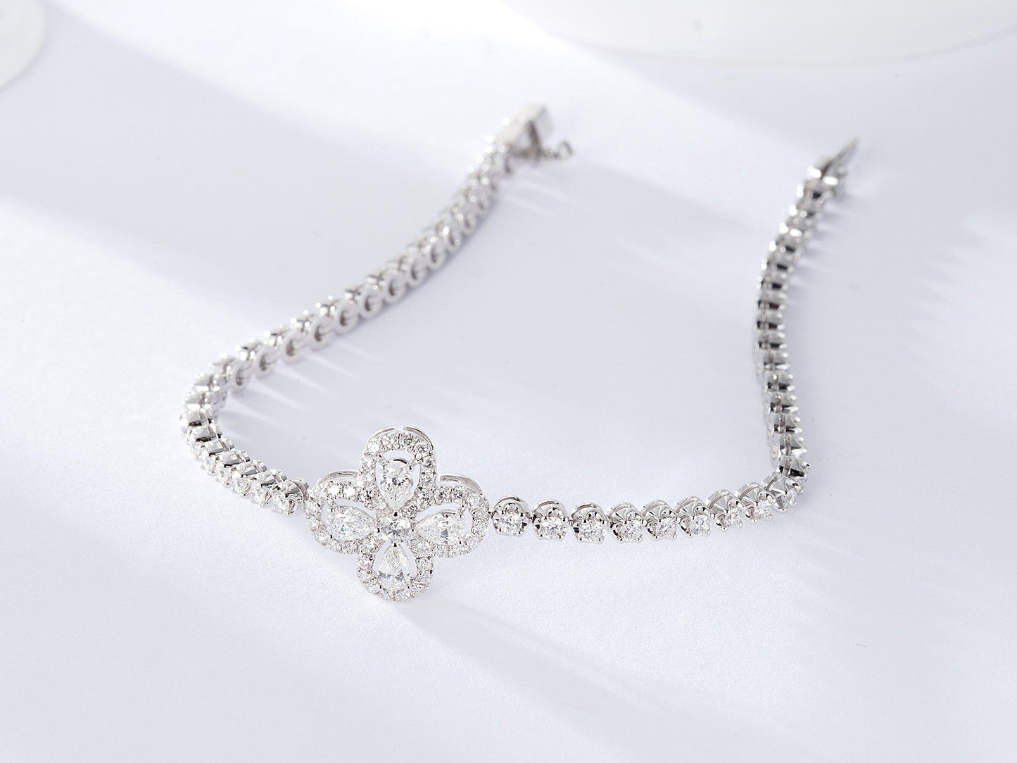 18K Diamond Waterdrop Four-Leaf Clover Bracelet - Luxurious Jewelry - White Diamond Bracelet