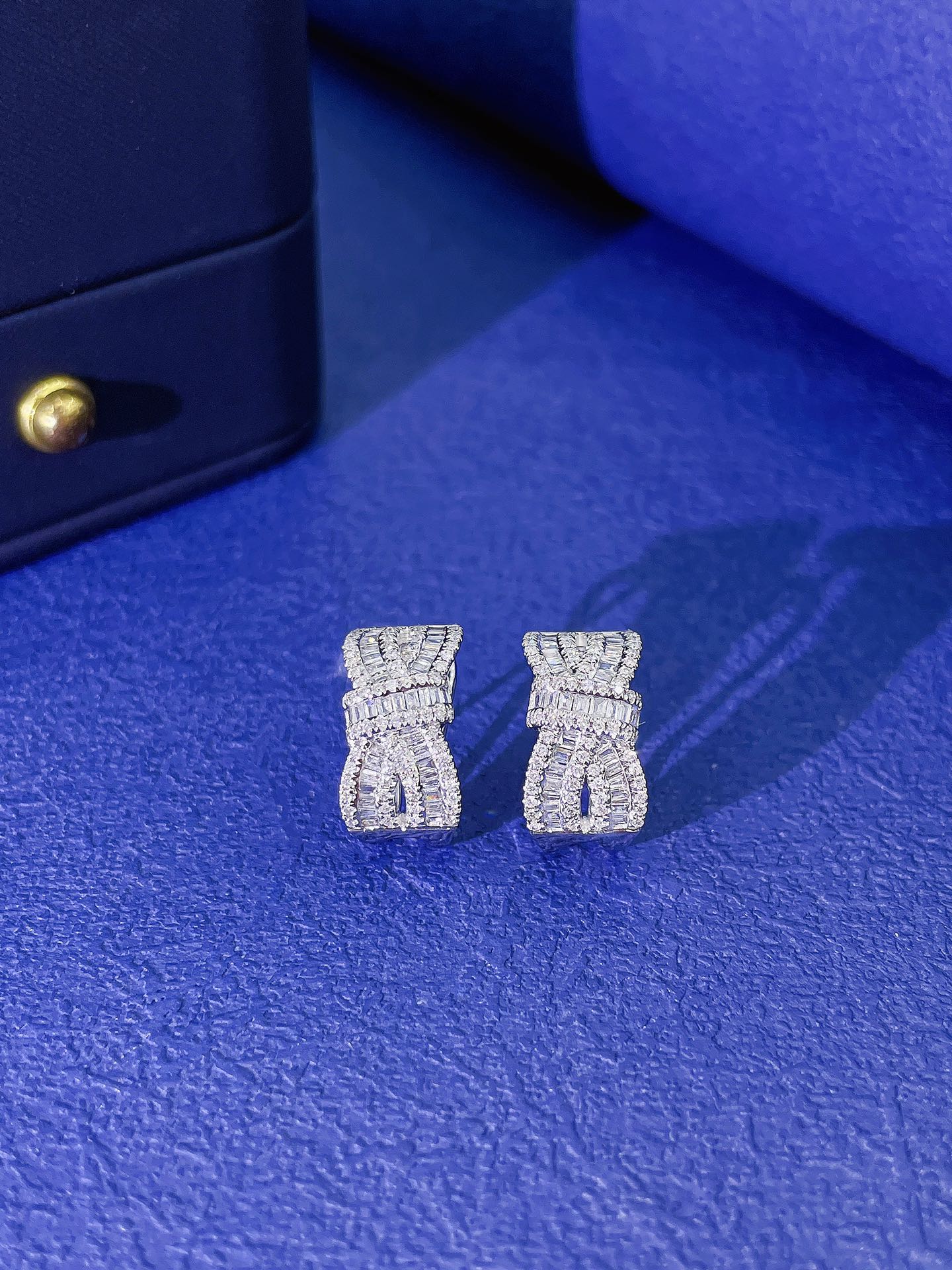 18K Diamond X-Shaped Cross Earrings - Luxurious Jewelry Piece Jeweler.Jewelry