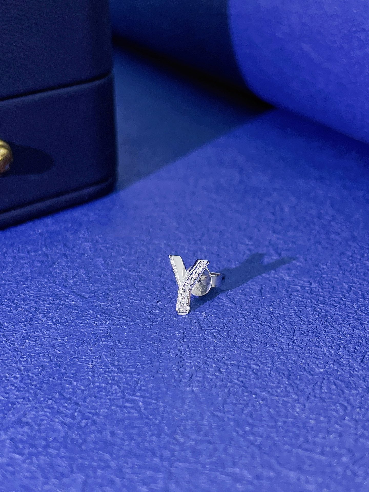 18K Diamond Y-Shape Small Earrings - Jeweler.Jewelry