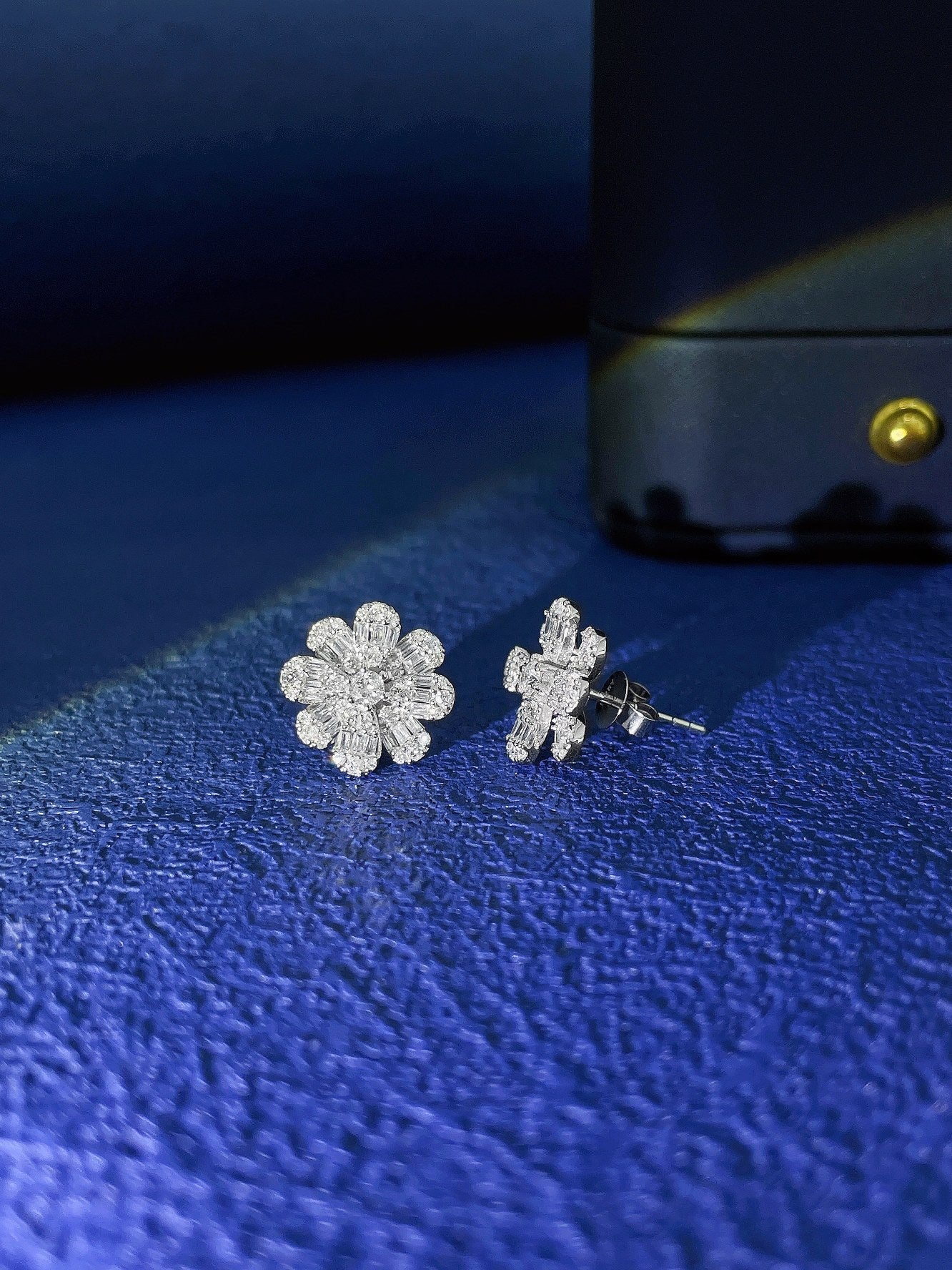 18K Eight-Leaf Diamond Earrings | Luxury Jewelry - Jeweler.Jewelry