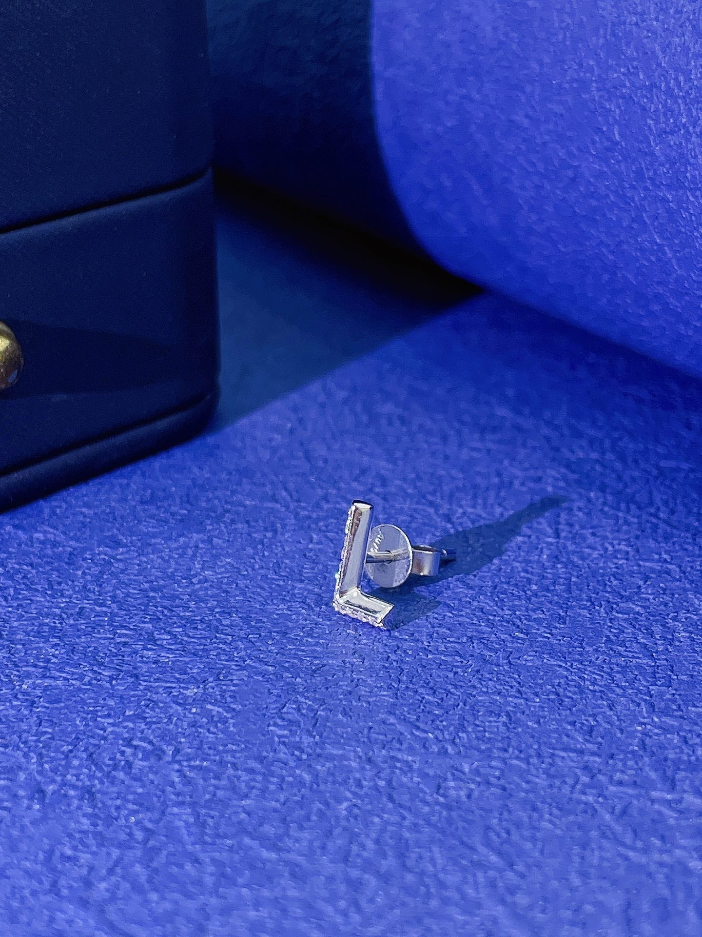 18K Gold L-shaped Stud Earrings with Diamond Accent - Jeweler.Jewelry