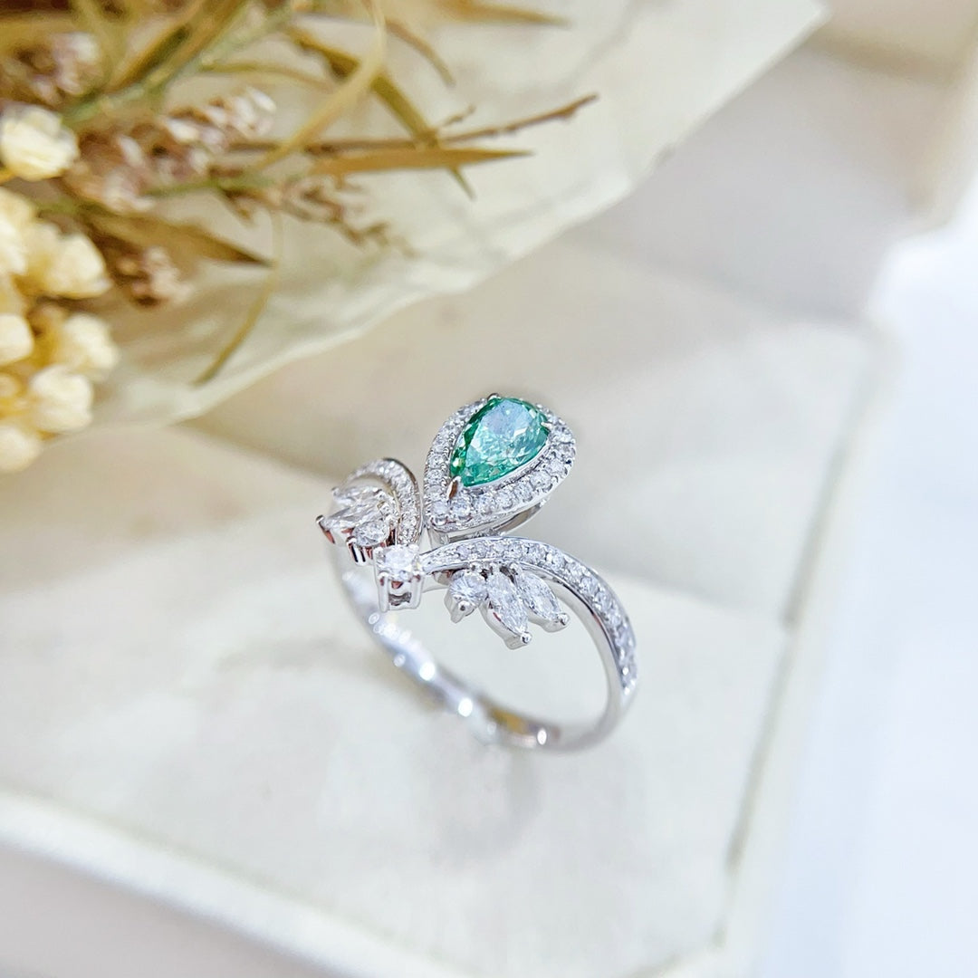 18K Green Diamond Drop Crown Ring - Exquisite Jewelry Piece - Green Diamond Ring