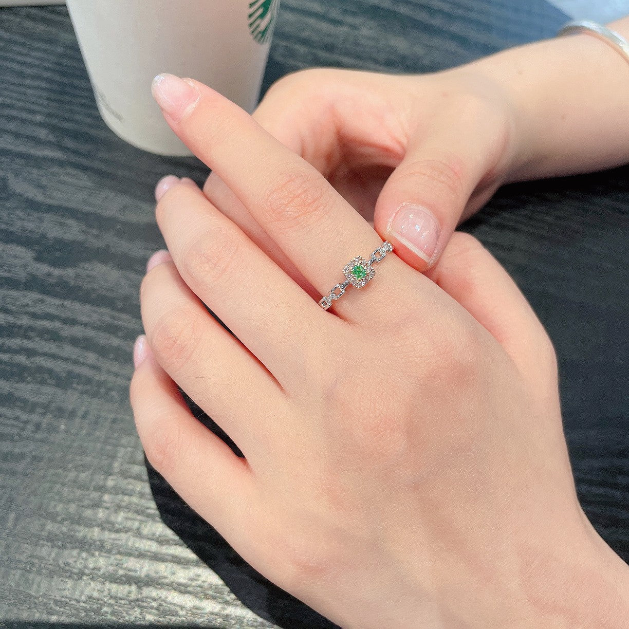 18K Green Diamond Pillow-Shaped Chain Ring | Premium Jewelry - Green Diamond Ring