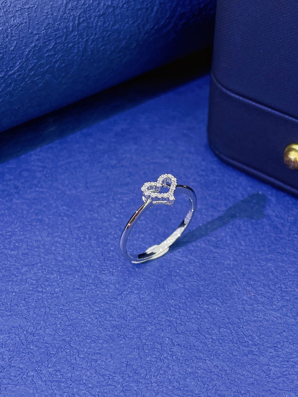 18K Heart-shaped Diamond Ring - Exquisite Jewelry Collection - White Diamond Ring