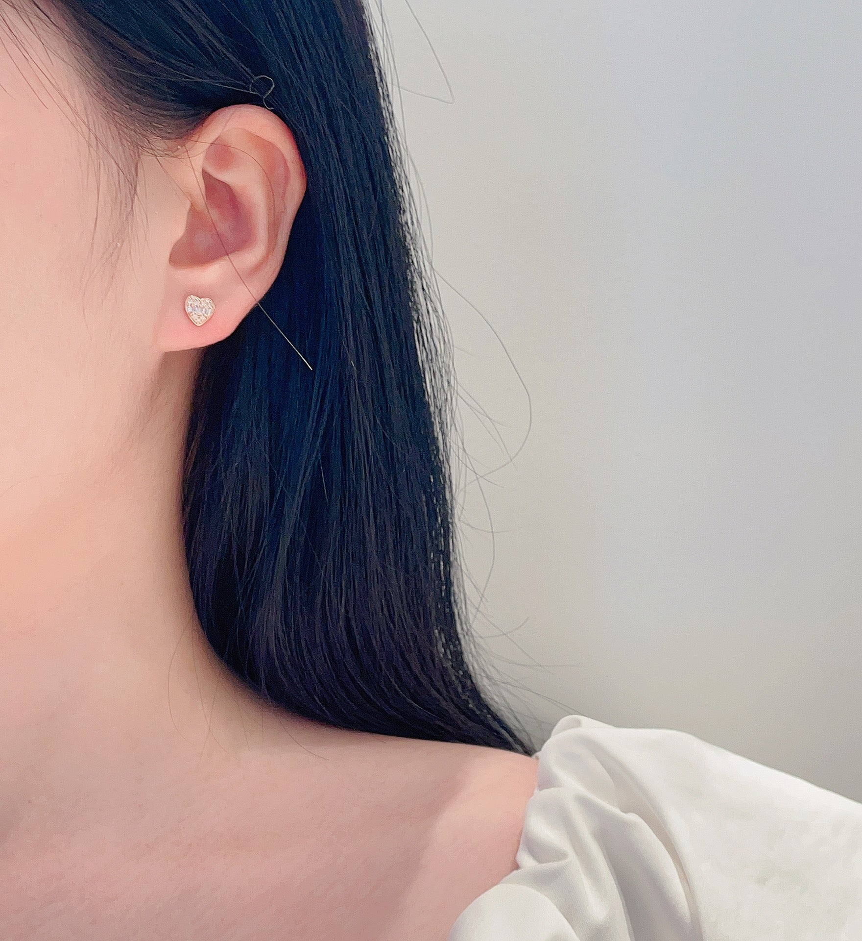 18K Heart-shaped Diamond Stud Earrings - Jeweler.Jewelry