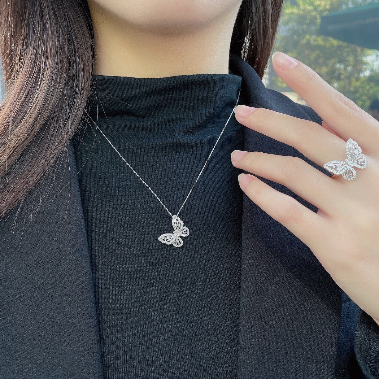 18K Hollowed-Out Butterfly Pendant Necklace - Exquisite Jewelry - White Diamond Necklace