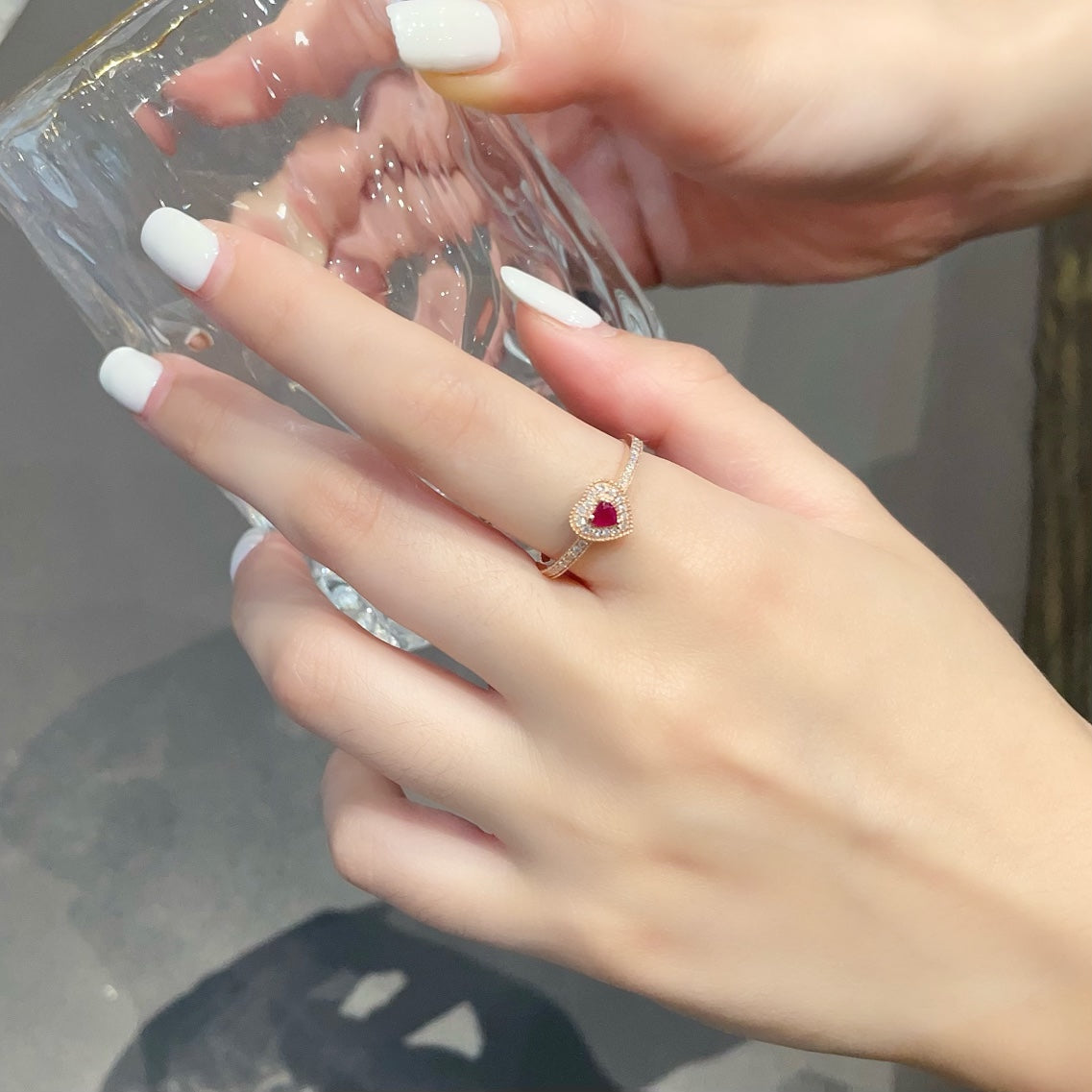 18K Red Gemstone Heart-Shaped Beaded Edge Ring - Luxurious Jewelry - Red Treasure Ring