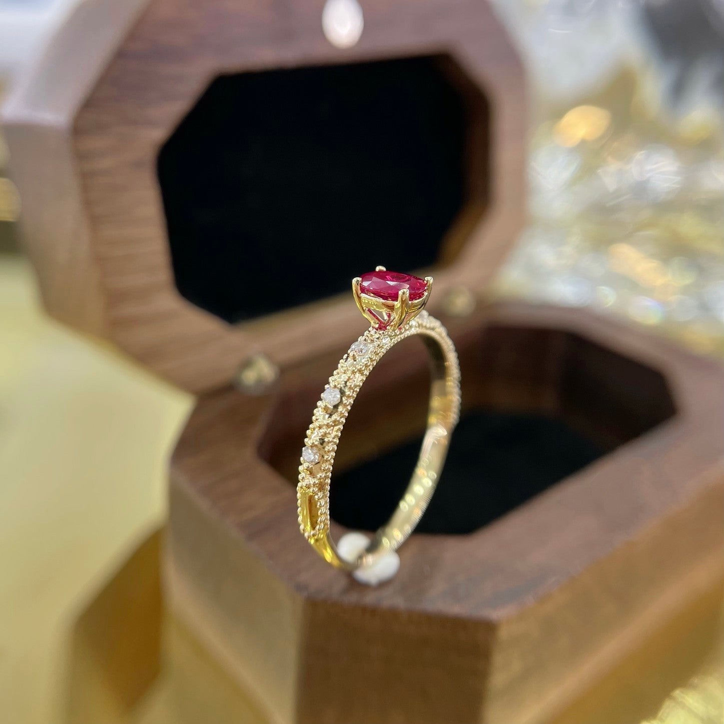 18K Red Gemstone Oval Lace Edge Ring | Elegant Jewelry Piece - Red Treasure Ring