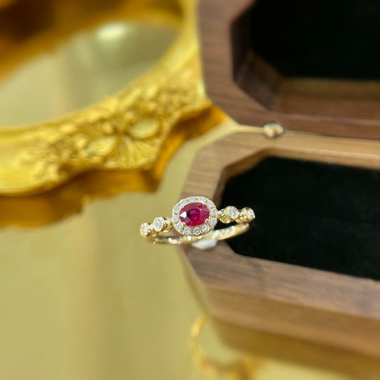 18K Red Gemstone Oval Ring - Elegant Jewelry Piece - Red Treasure Ring