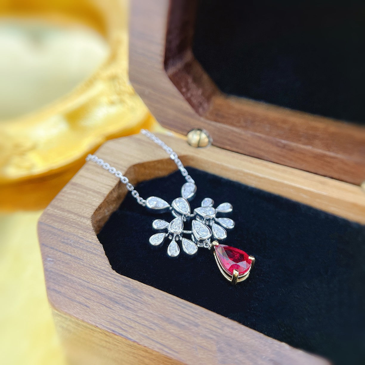 18K Single Ruby Drop-Shaped Peacock Pendant Jewelry - Red Treasure Necklace
