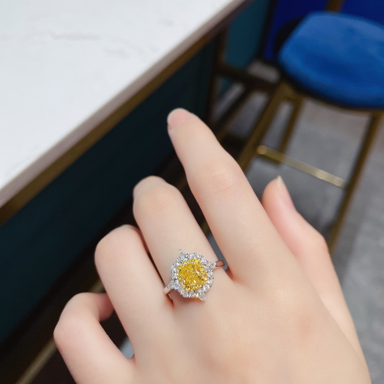18K Yellow Gold Diamond Cushion-Cut Straight Arm Ring with AGL Certificate - Luxurious Jewelry - Yellow Diamond Ring