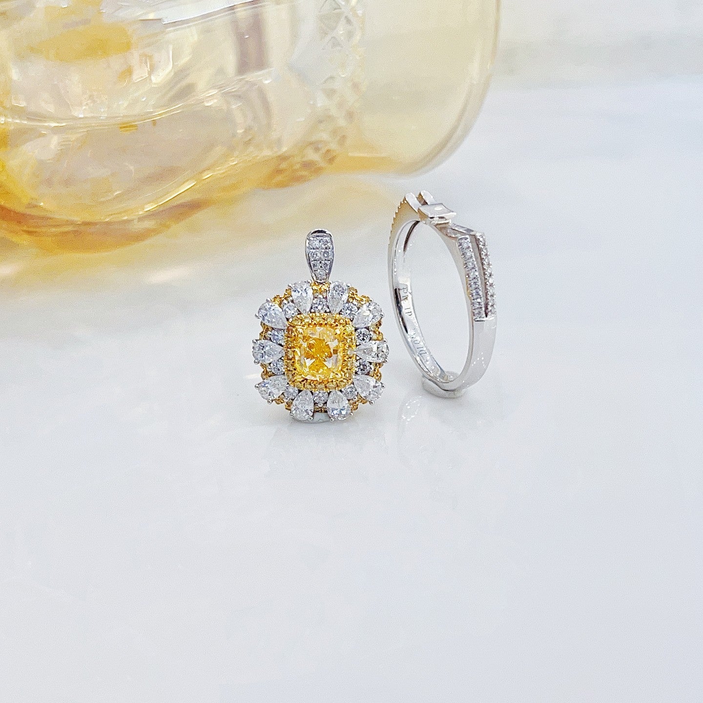 18K Yellow Gold Diamond Cushion-Cut Teardrop Color-Separated Ring | Premium Jewelry - Yellow Diamond Ring