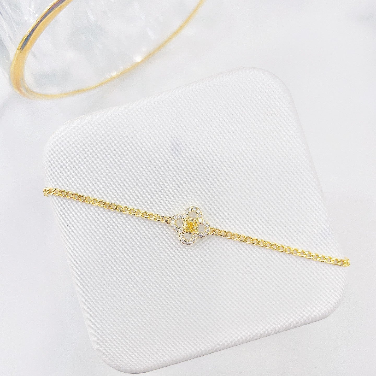 18K Yellow Gold Diamond Cushion Flower Bracelet - Elegant Jewelry Piece - Yellow Diamond Bracelet
