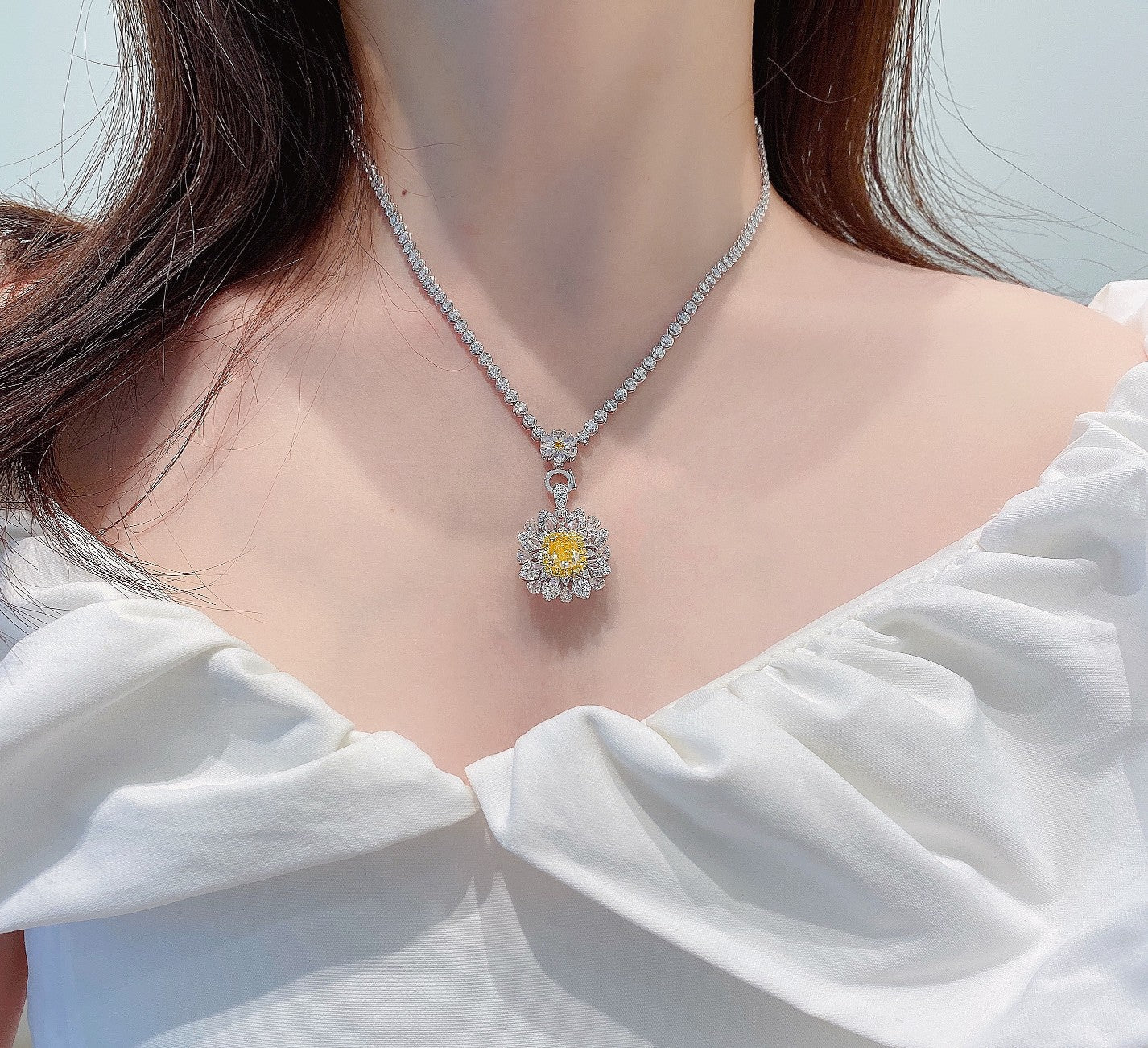 18K Yellow Gold Diamond Daisy Pendant/Ring Two-Way Wear Jewelry - Yellow Diamond Ring
