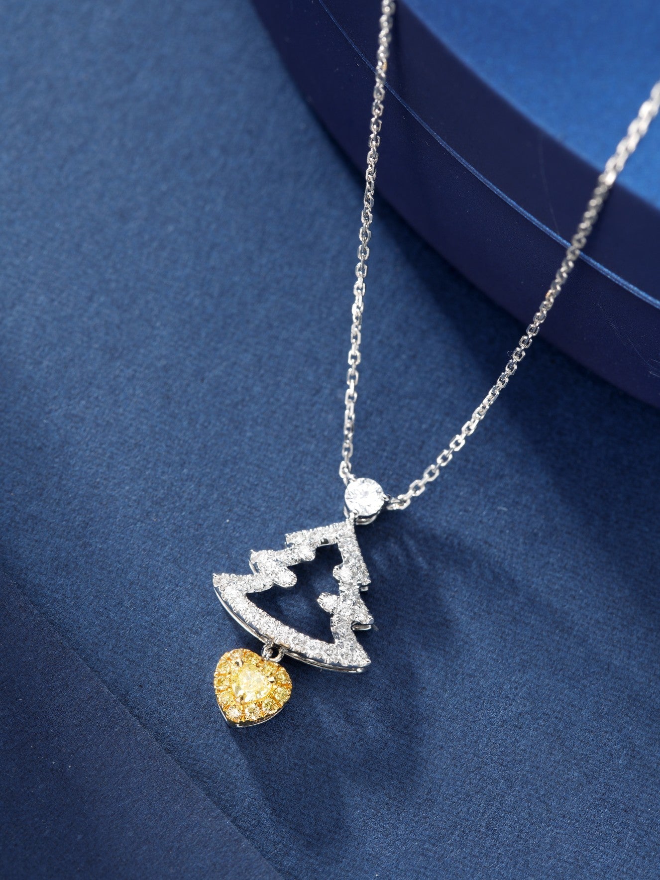 18K Yellow Gold Diamond Heart-Shaped Christmas Tree Pendant Jewelry - Yellow Diamond Necklace